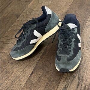 Veja Rio Bronco 
Black, White & Oxford Grey